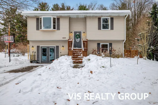 $339,900 | 19210 Glendale Circle, Spring Lake, MI 49456