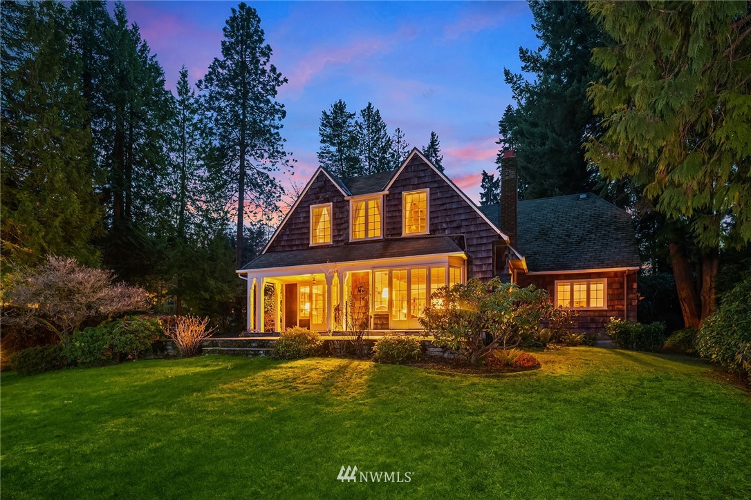 3430 Evergreen Point Road Medina, WA 98039 - Photo 7 of 11 a front view of house with yard and green space