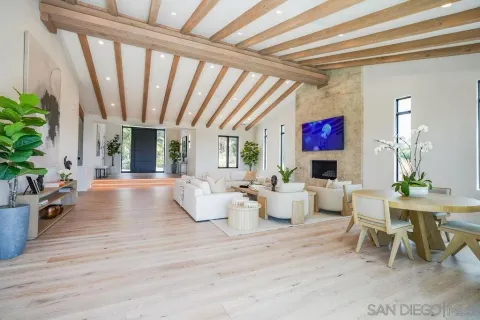 $15,950,000 | 8308 Calle Del Cielo, La Jolla, CA 92037