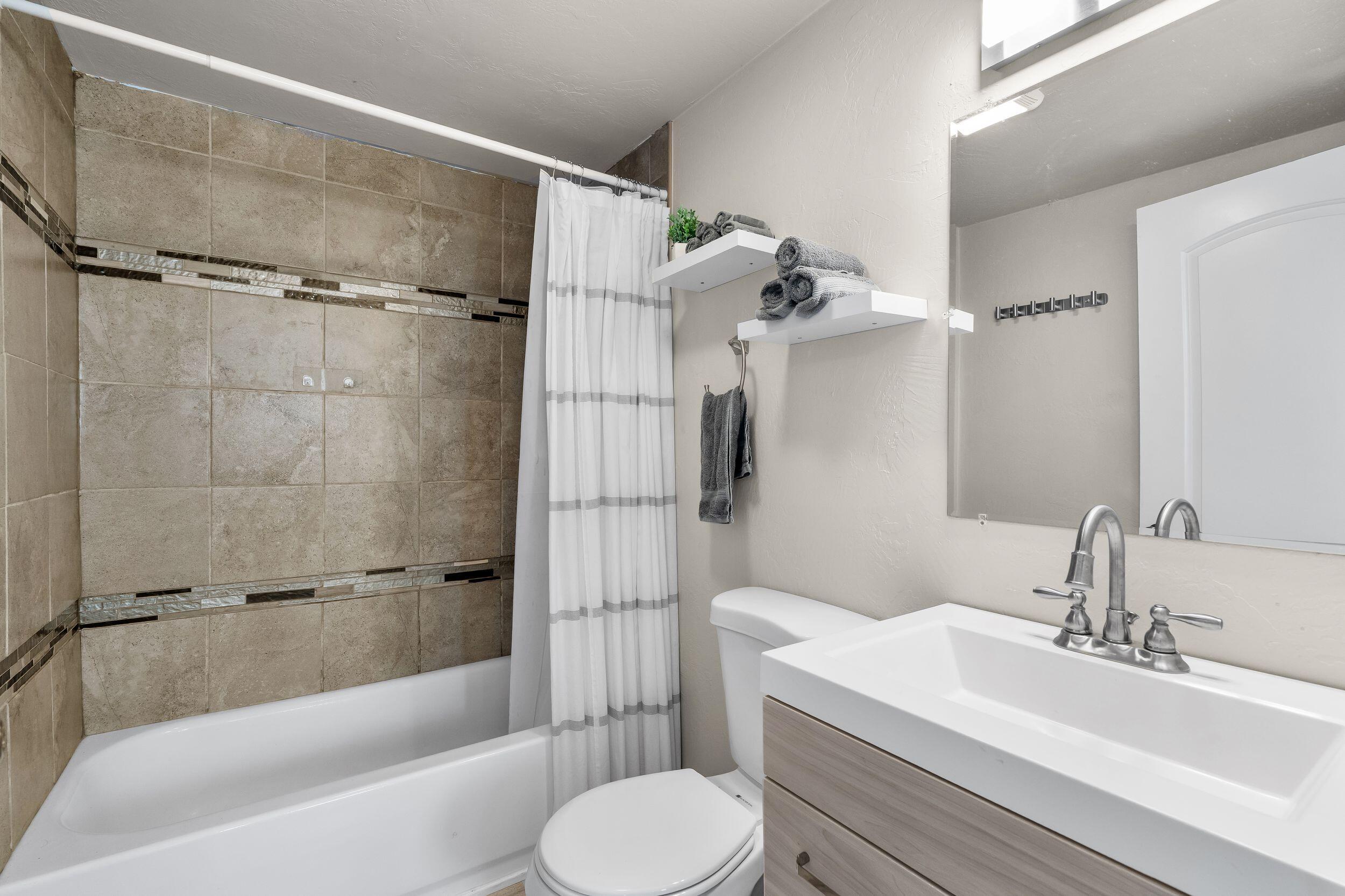 5660 West Reighmoor Road Omro, WI 54963 - Photo 14 of 43 Full Bath 1