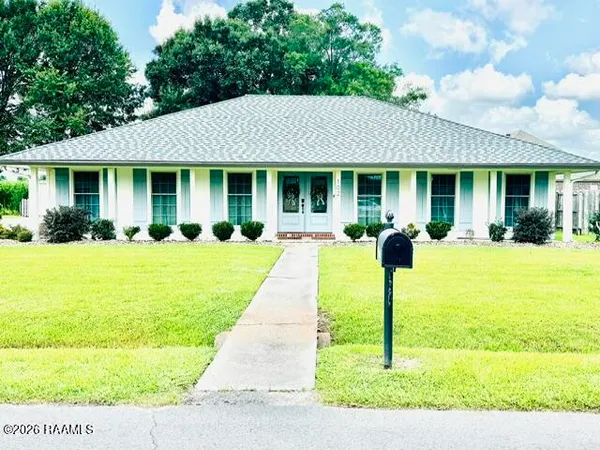 $319,000 | 102 Shiloh Drive, Youngsville, LA 70592