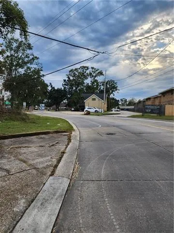 $675,000 | 125 Lakewood Drive, Luling, LA 70070