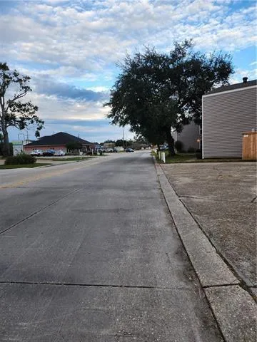 $675,000 | 125 Lakewood Drive, Luling, LA 70070