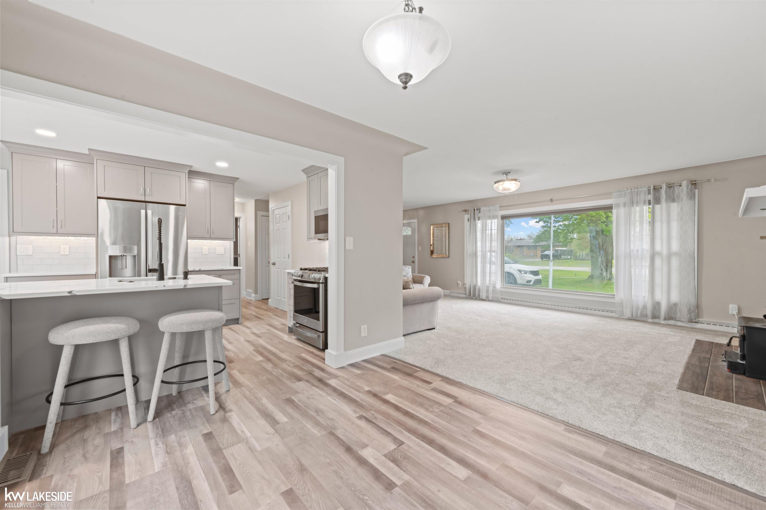 27080 South River Road Harrison Township, MI 48045 - Photo 21 of 40