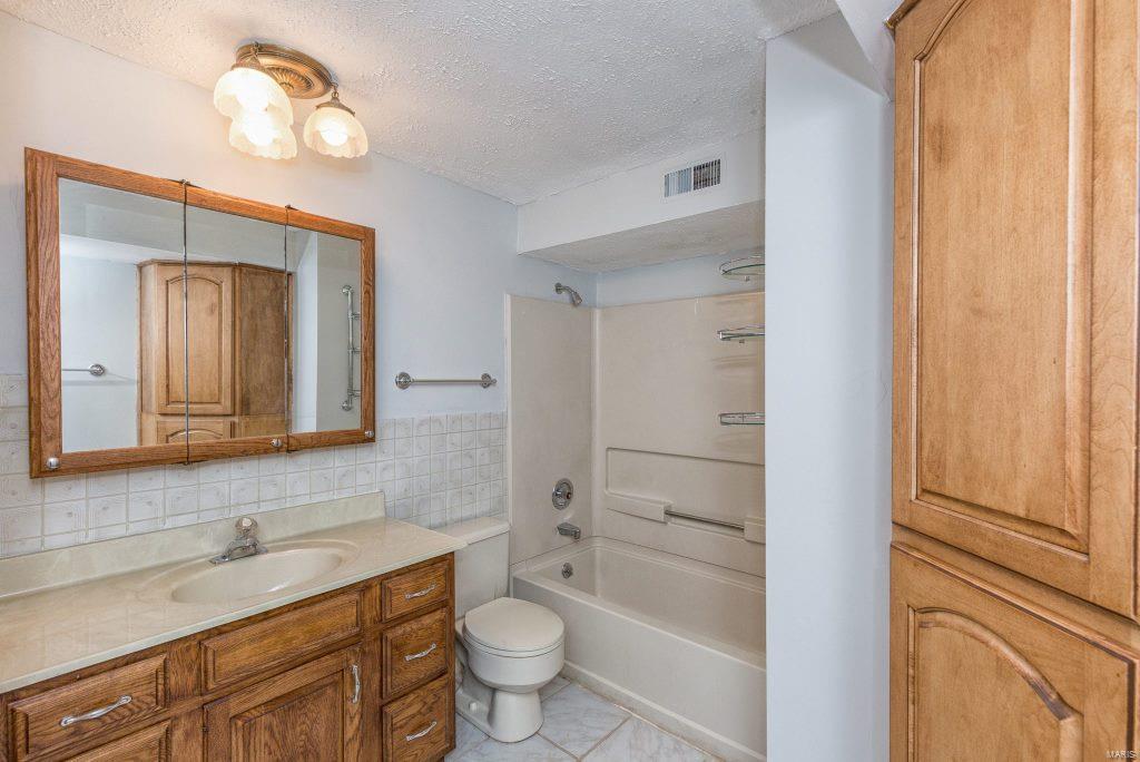 15928 Wetherburn Road Chesterfield, MO 63017 - Photo 40 of 46 Gallery Image 40