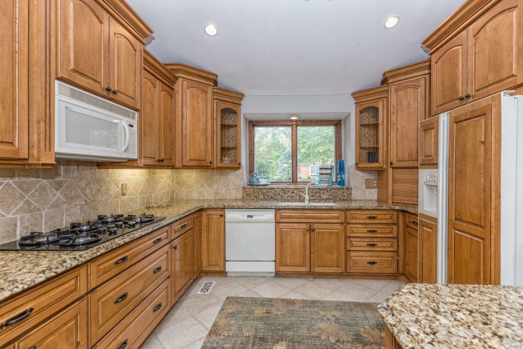15928 Wetherburn Road Chesterfield, MO 63017 - Photo 9 of 46 Gallery Image 9