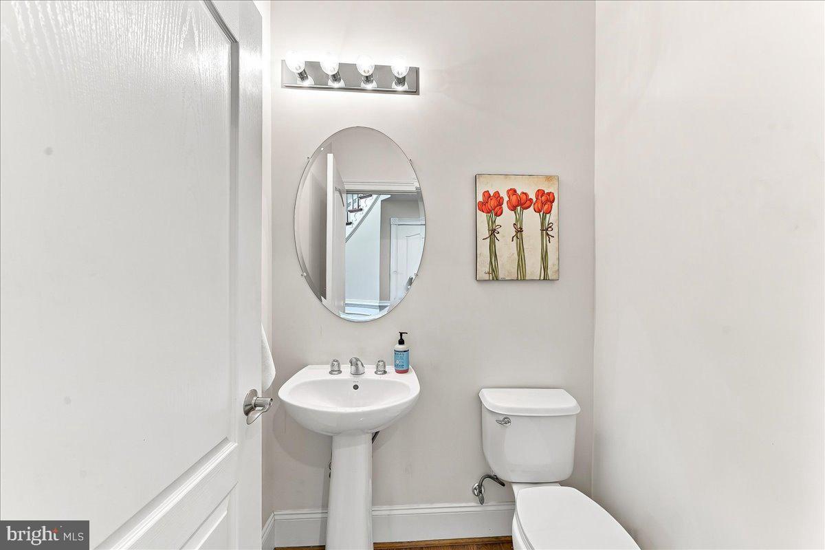 13 Poplar Road Chadds Ford, PA 19317 - Photo 19 of 56 1st Floor Half Bath