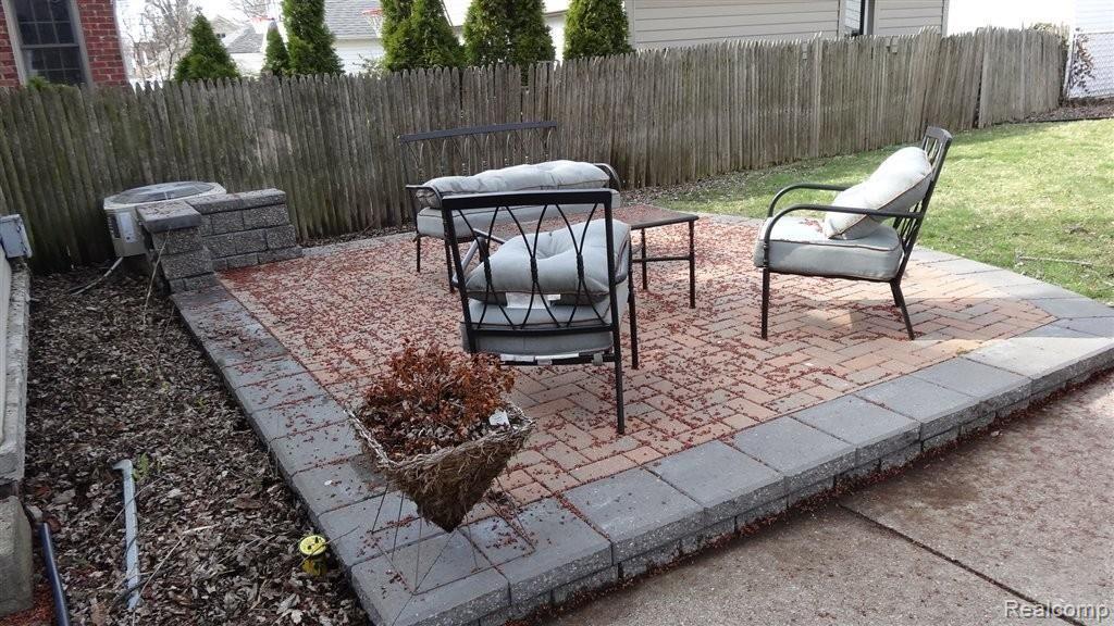 276 Merriweather Road Grosse Pointe, MI 48236 - Photo 23 of 24 23.JPG