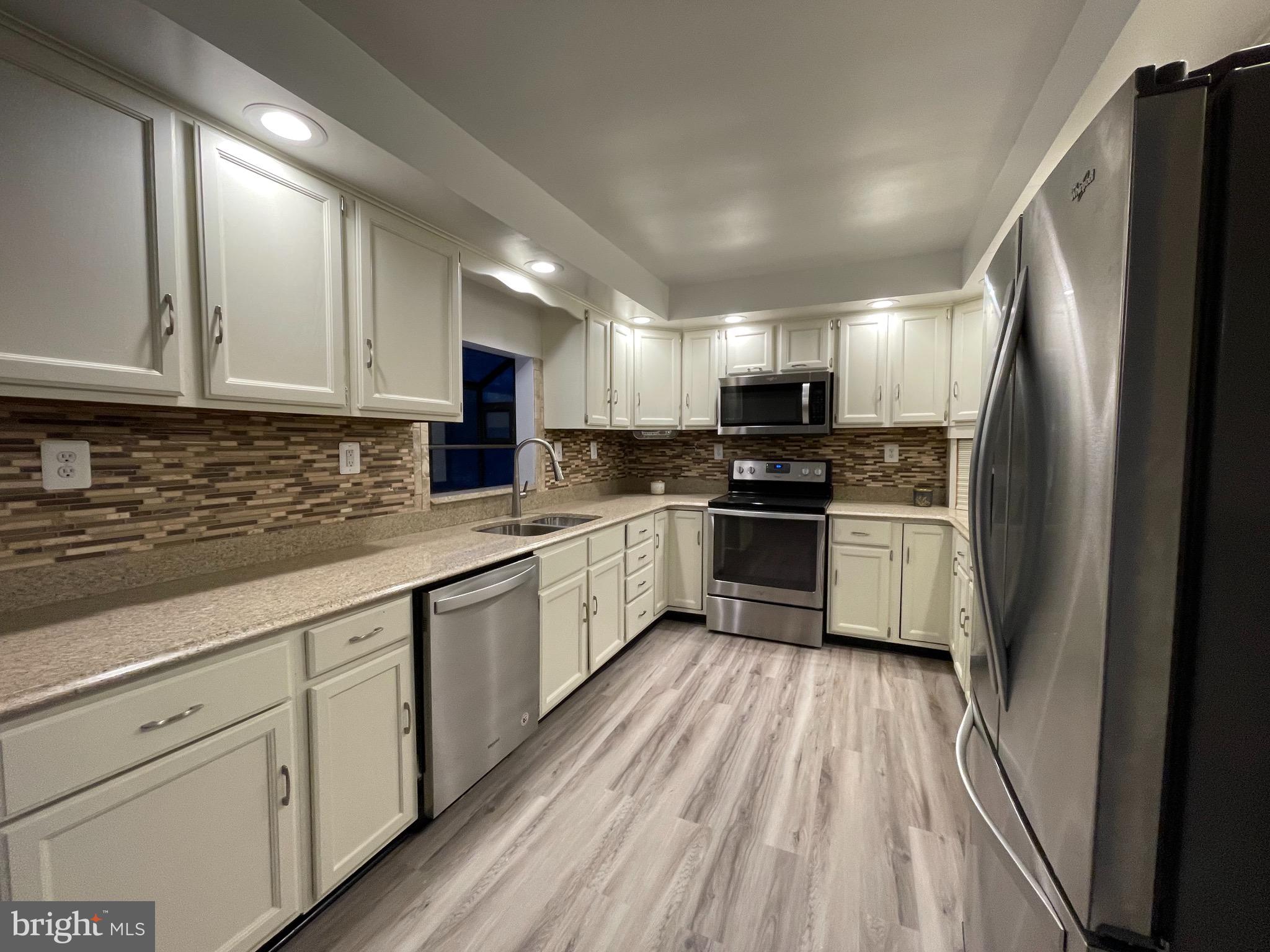19218 Cardinal Heights Road Triangle, VA 22172 - Photo 1 of 35 Fantastic Gourmet Kitchen