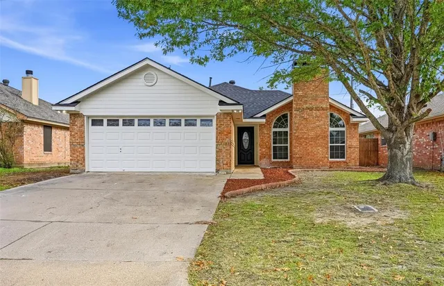 a view of backyard of house