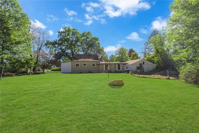 a view of an house with backyard