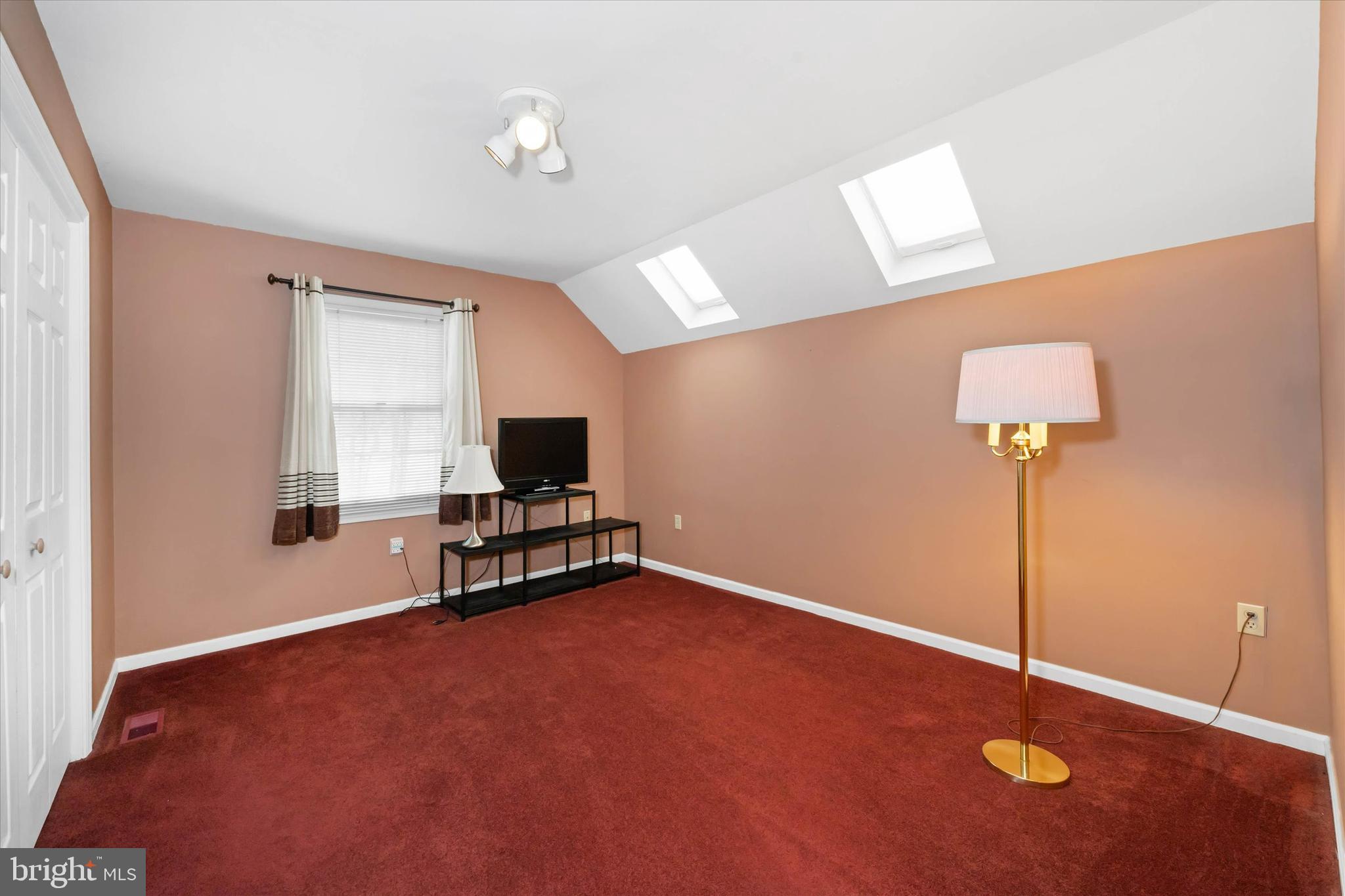 4 Knights Crossing Newark, DE 19713 - Photo 33 of 52 Sitting Room