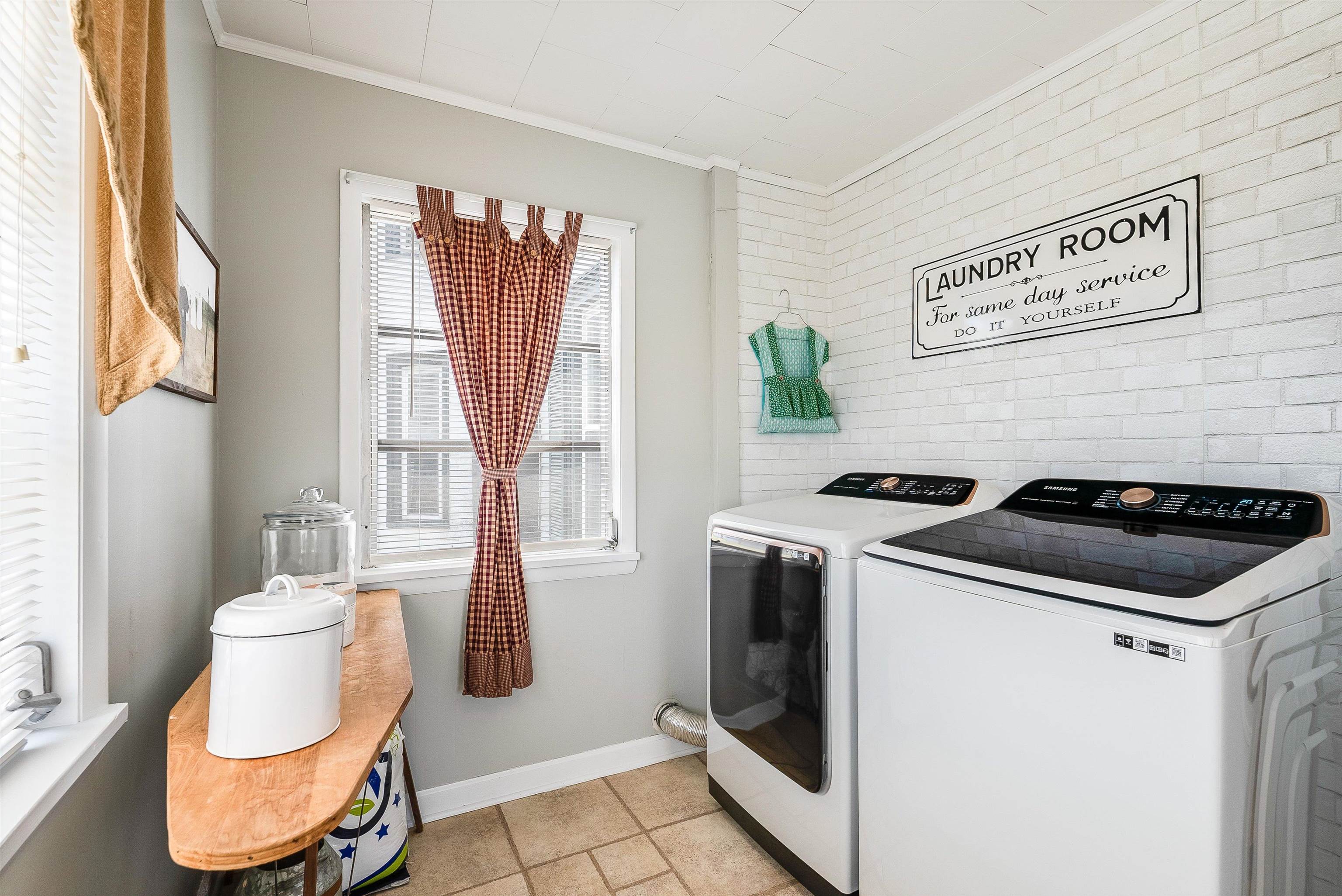 76 Main Street Greenville, VA 24440 - Photo 15 of 50 a kitchen with a stove a sink and a refrigerator