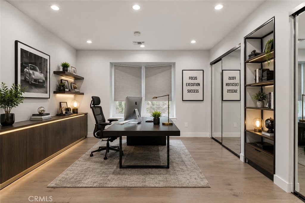 523 East Fairmount Road Burbank, CA 91501 - Photo 31 of 78 Virtually Staged
