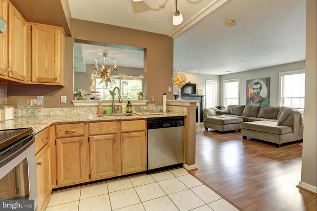 $405,000 | 1019 Hillside Lake Terrace, Unit 1009, Gaithersburg, MD 20878