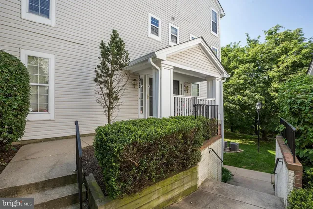 $405,000 | 1019 Hillside Lake Terrace, Unit 1009, Gaithersburg, MD 20878