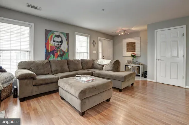 $405,000 | 1019 Hillside Lake Terrace, Unit 1009, Gaithersburg, MD 20878