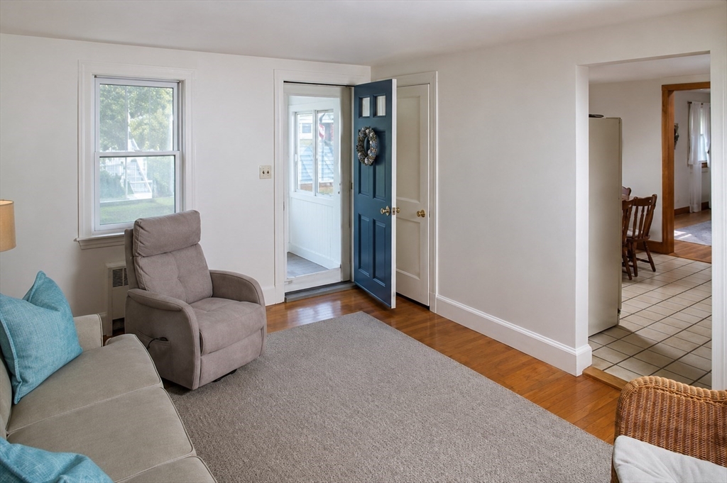 84 Newport Road Hull, MA 02045 - Photo 6 of 25
