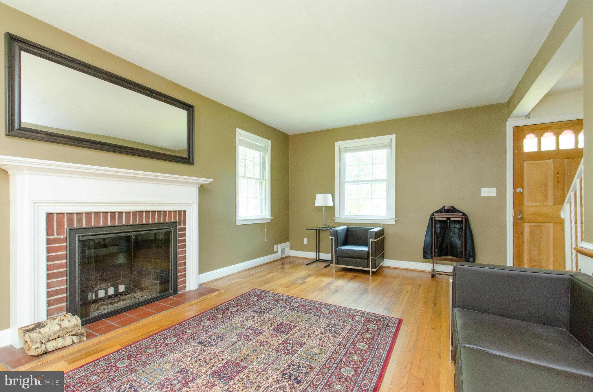 411 Upland Road Pikesville, MD 21208 - Photo 4 of 25 Living Room