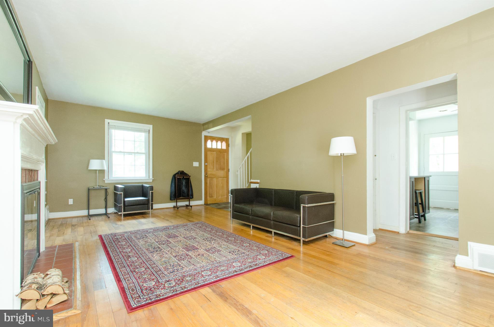 411 Upland Road Pikesville, MD 21208 - Photo 5 of 25 Living Room