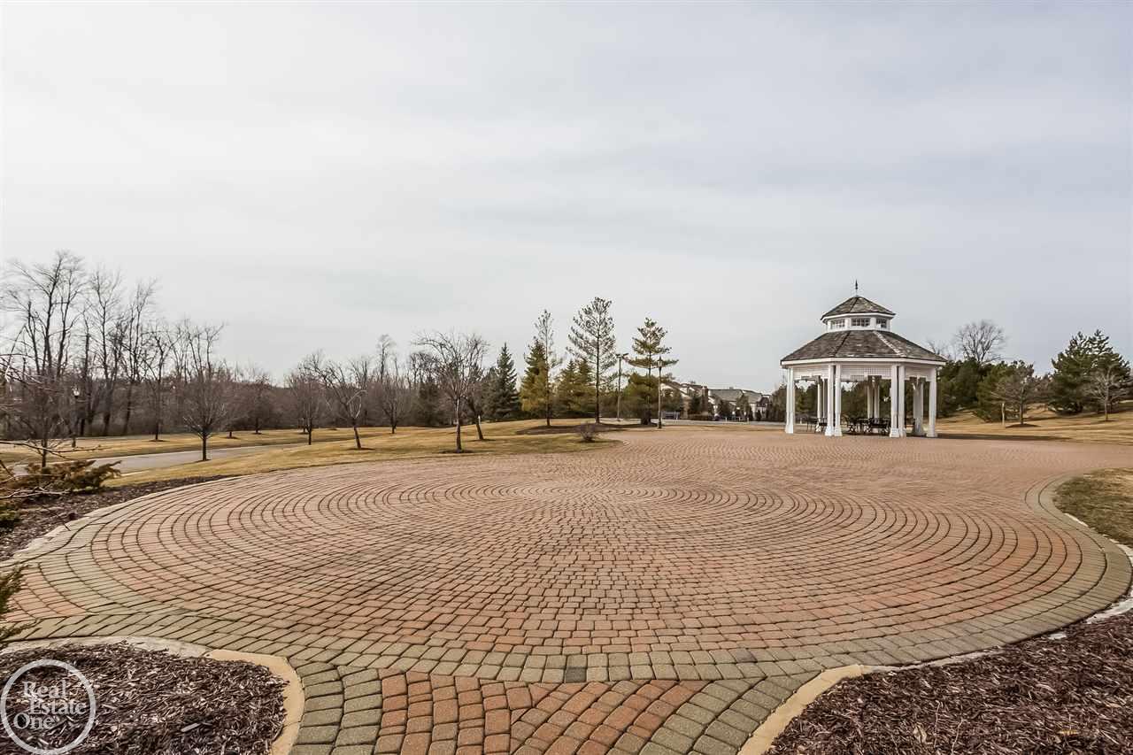 3635 Tremonte Circle Rochester, MI 48306 - Photo 33 of 38 31281583-32.JPG