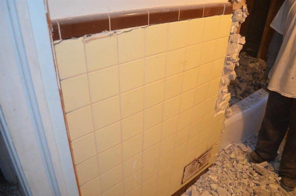 1329 Westridge Road Southwest Atlanta, GA 30311 - Photo 53 of 54 a bathroom with a shower