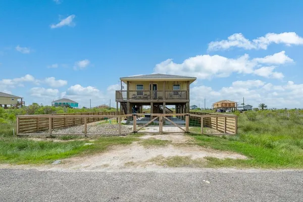 $225,000 | 377 West Misty Oak Lane, Rockport, TX 78382