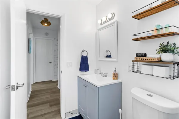 $2,300 | 300 North Mars Avenue, Clearwater, FL 33755