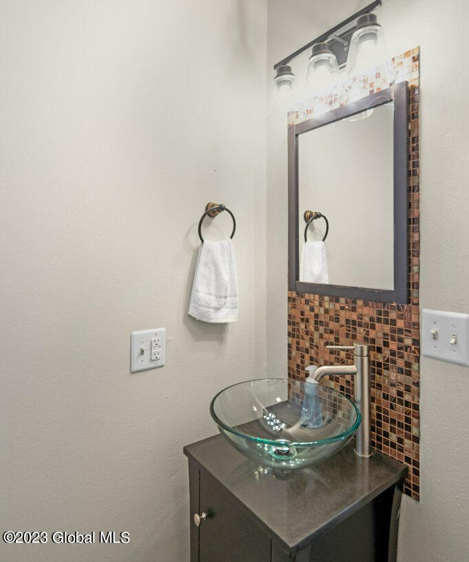 495 Chadwick Road Schenectady, NY 12304 - Photo 9 of 25 Interior 9