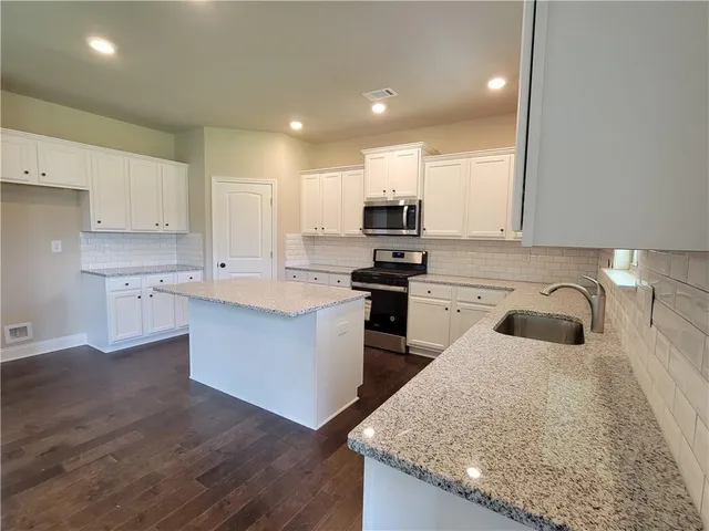 $569,670 | 996 Lakeview Oaks Court, Grayson, GA 30017