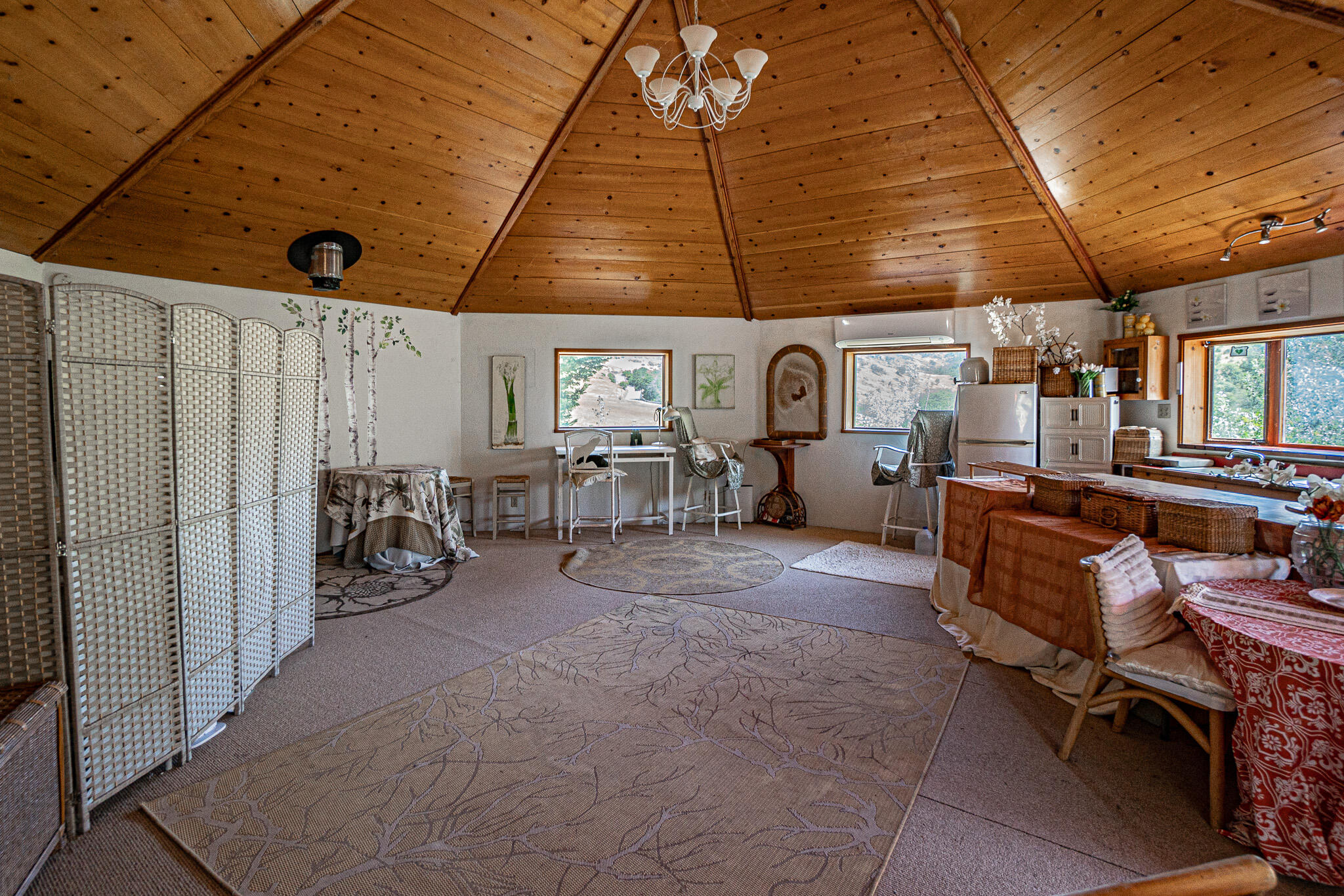 2909 Dead Indian Memorial Road Ashland, OR 97520 - Photo 36 of 75 Guest cottage Living Area
