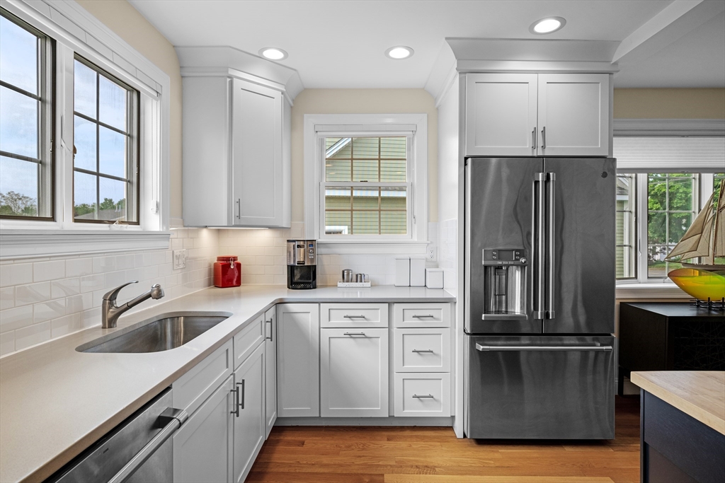 155 Green Street, Unit 4 Marblehead, MA 01945 - Photo 14 of 34