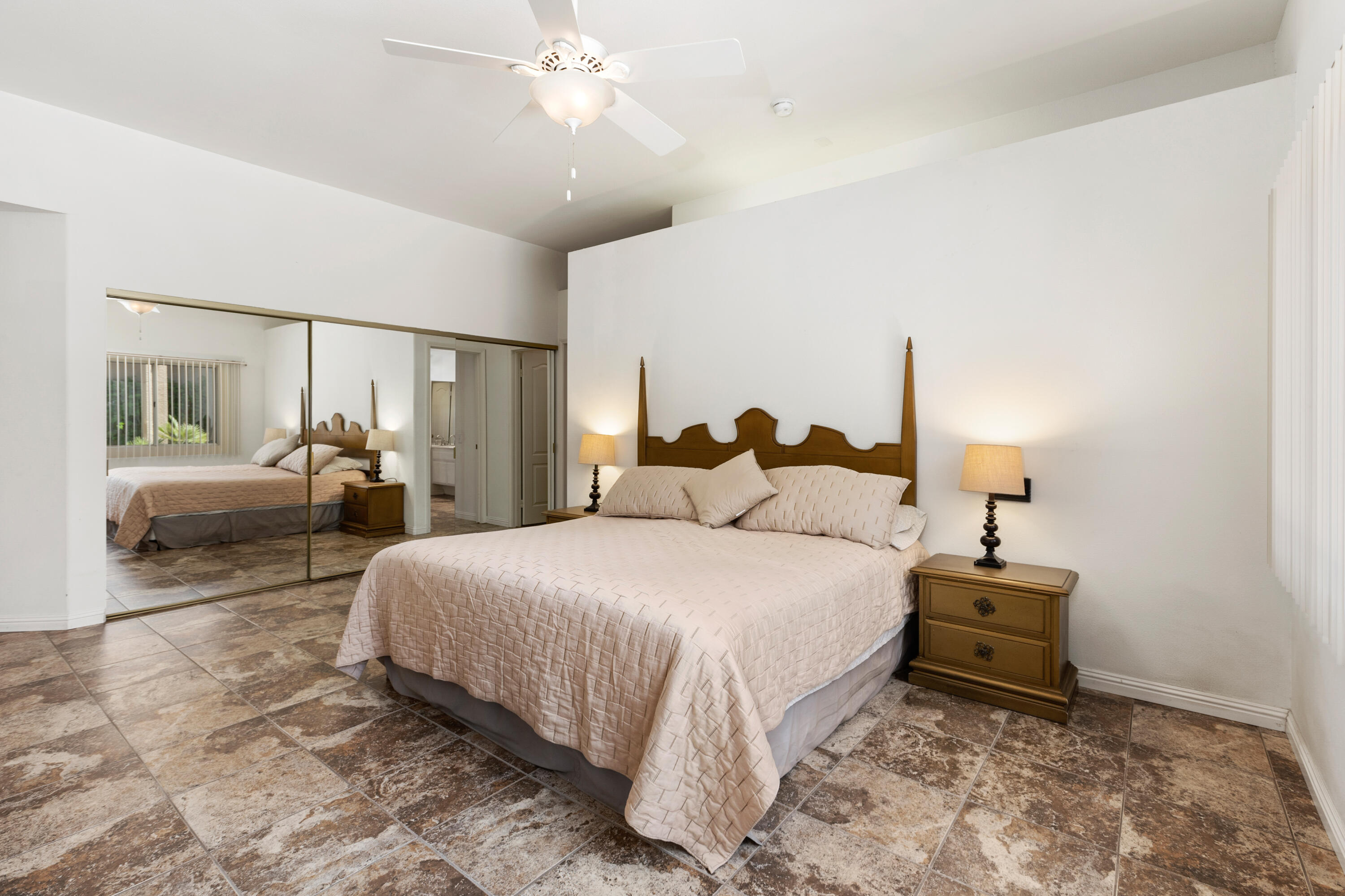 4 Pebble Beach Drive Rancho Mirage, CA 92270 - Photo 4 of 30 23_11142985_161304_161304-EI-123