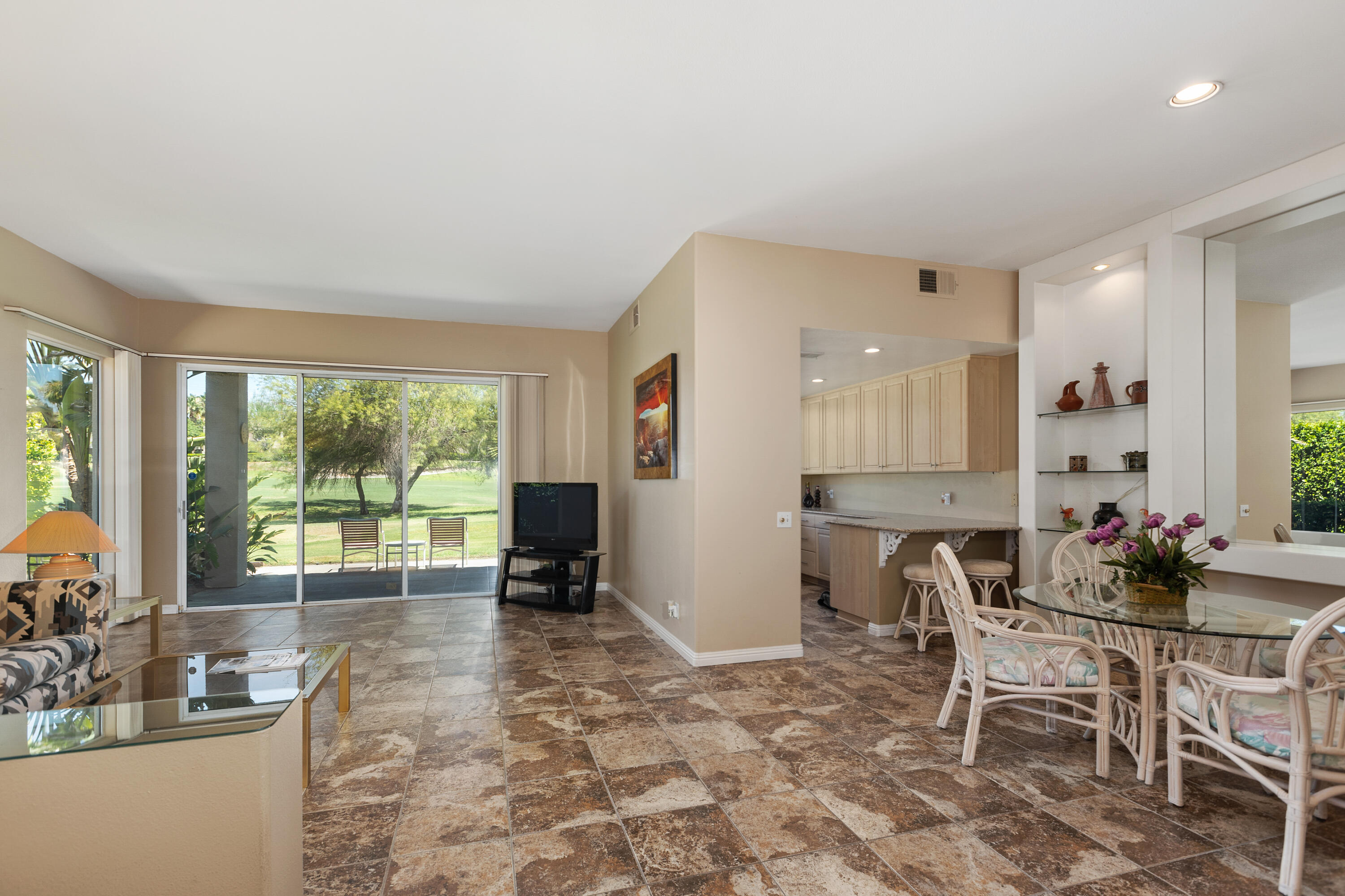 4 Pebble Beach Drive Rancho Mirage, CA 92270 - Photo 8 of 30 13_11142987_161304_161304-EI-113