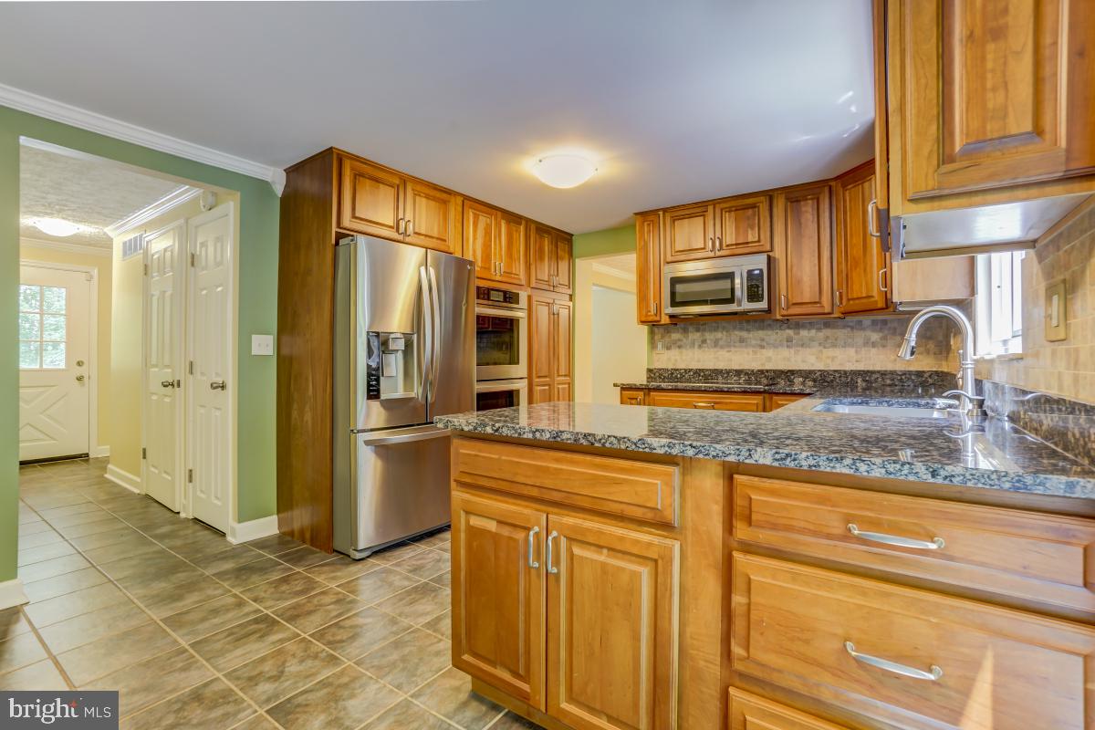 8843 Woodlawn Way Springfield, VA 22153 - Photo 15 of 45 Stainless steel appliances and large peninsula