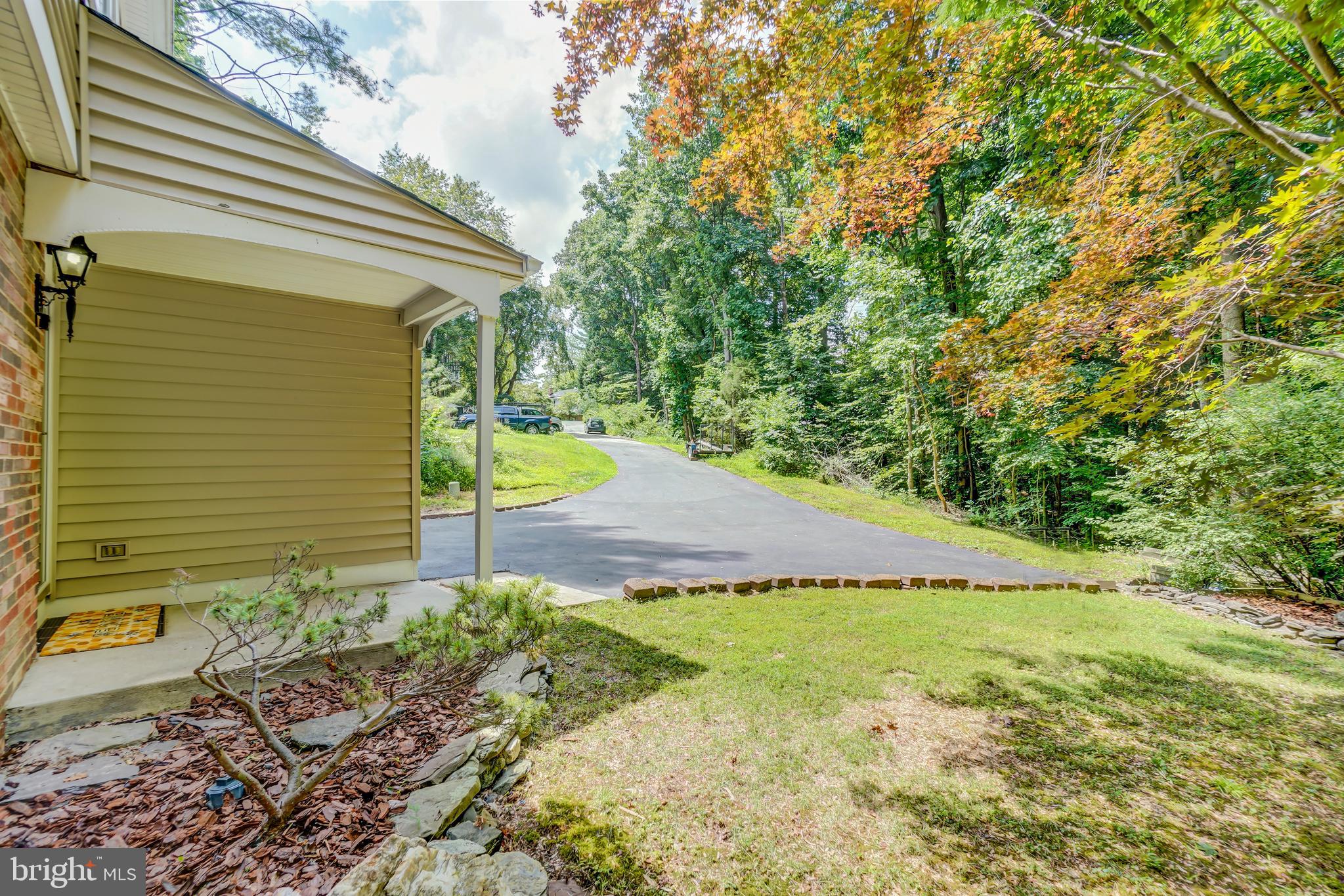 8843 Woodlawn Way Springfield, VA 22153 - Photo 4 of 45 Front door and driveway view