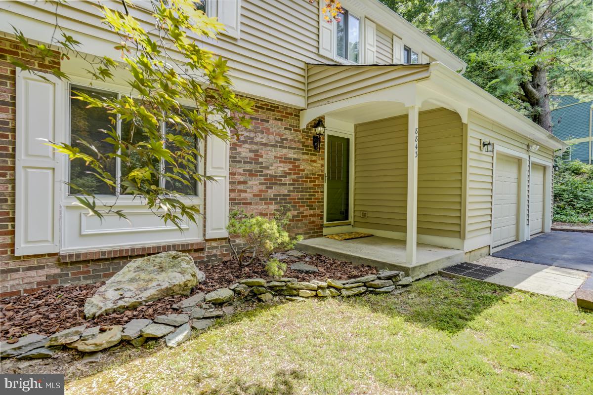 8843 Woodlawn Way Springfield, VA 22153 - Photo 5 of 45 Welcome home!