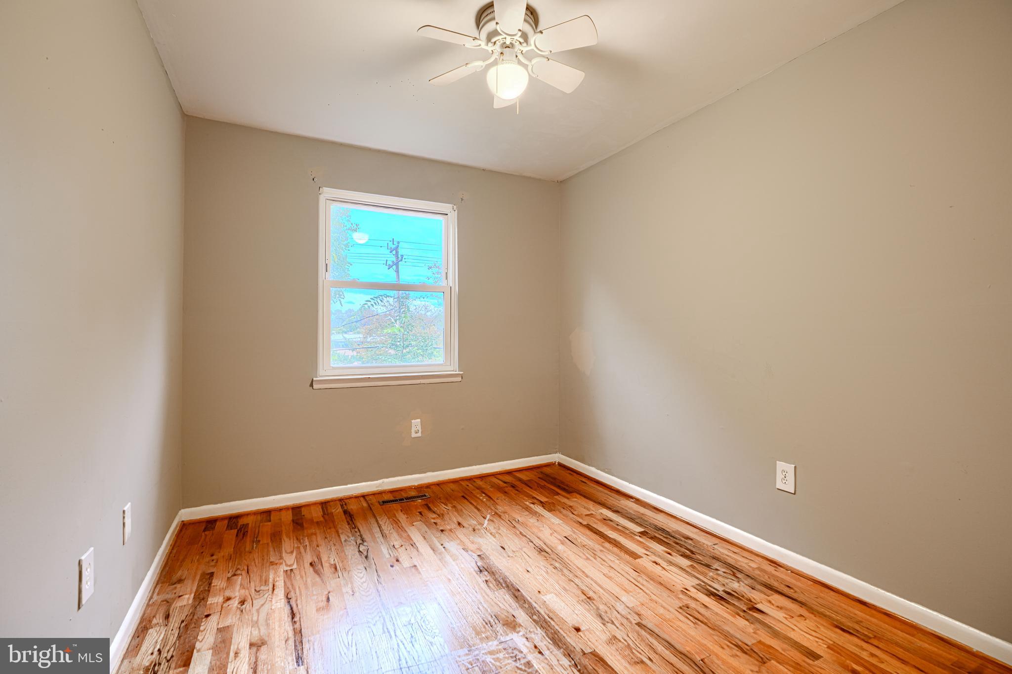 14 Englefield Square Owings Mills, MD 21117 - Photo 18 of 32 Third Bedroom - Picture without new paint.