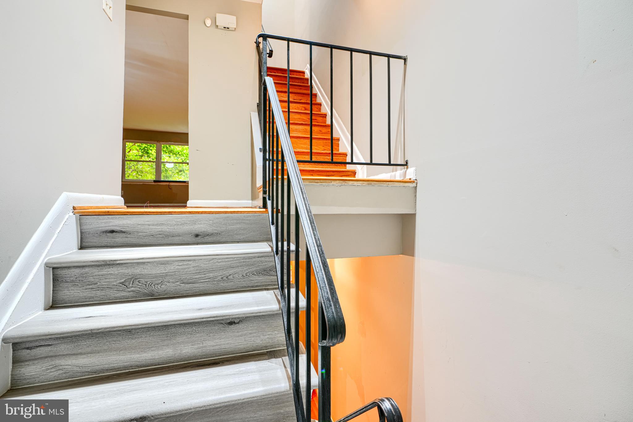 14 Englefield Square Owings Mills, MD 21117 - Photo 2 of 32 Entry way - Picture without new paint.