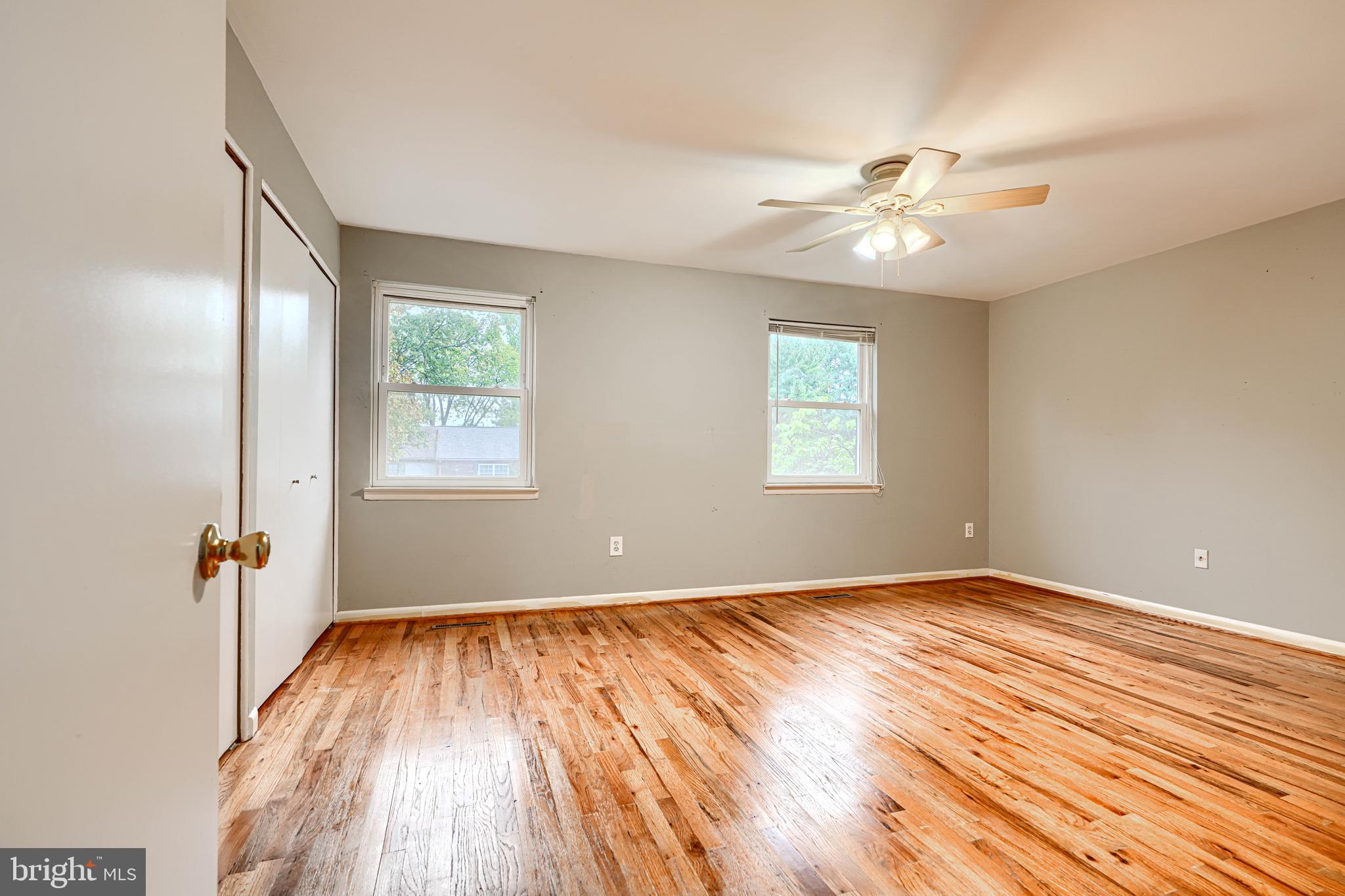 14 Englefield Square Owings Mills, MD 21117 - Photo 10 of 32 Main Bedroom - Picture without new paint.