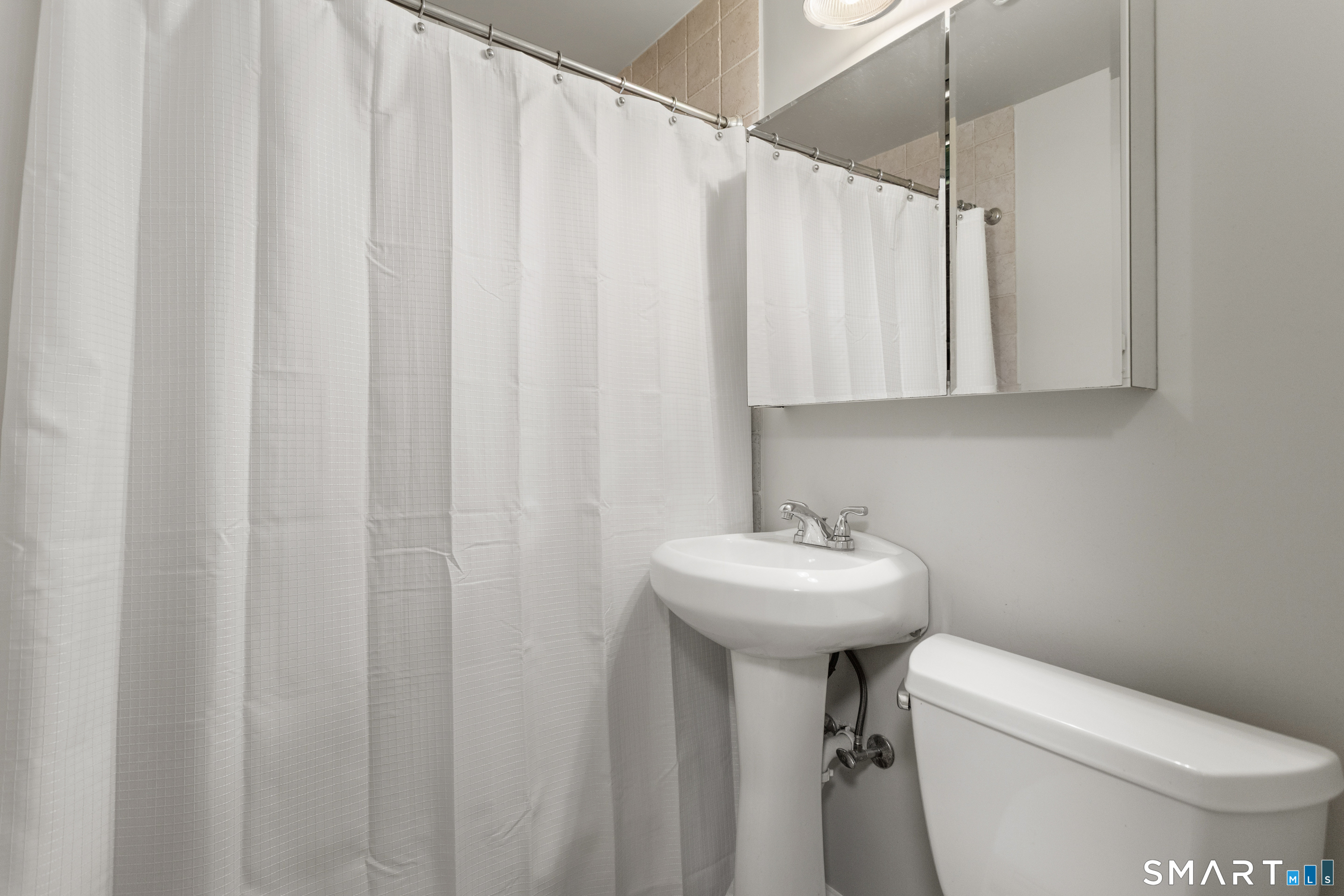 116 Stuart Avenue Norwalk, CT 06850 - Photo 16 of 31