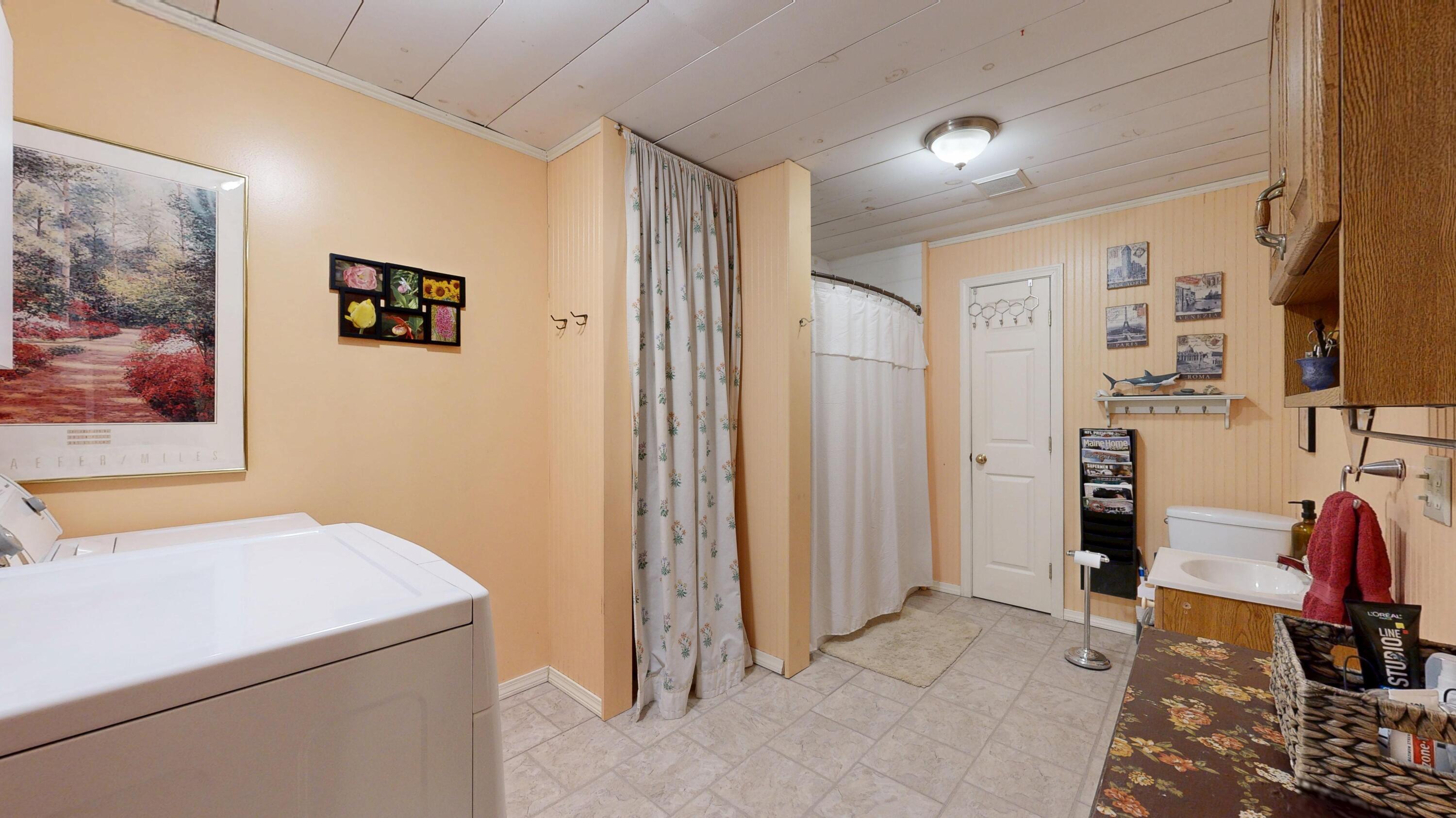 17 Turner Street Buckfield, ME 04220 - Photo 41 of 123 1st floor Bath