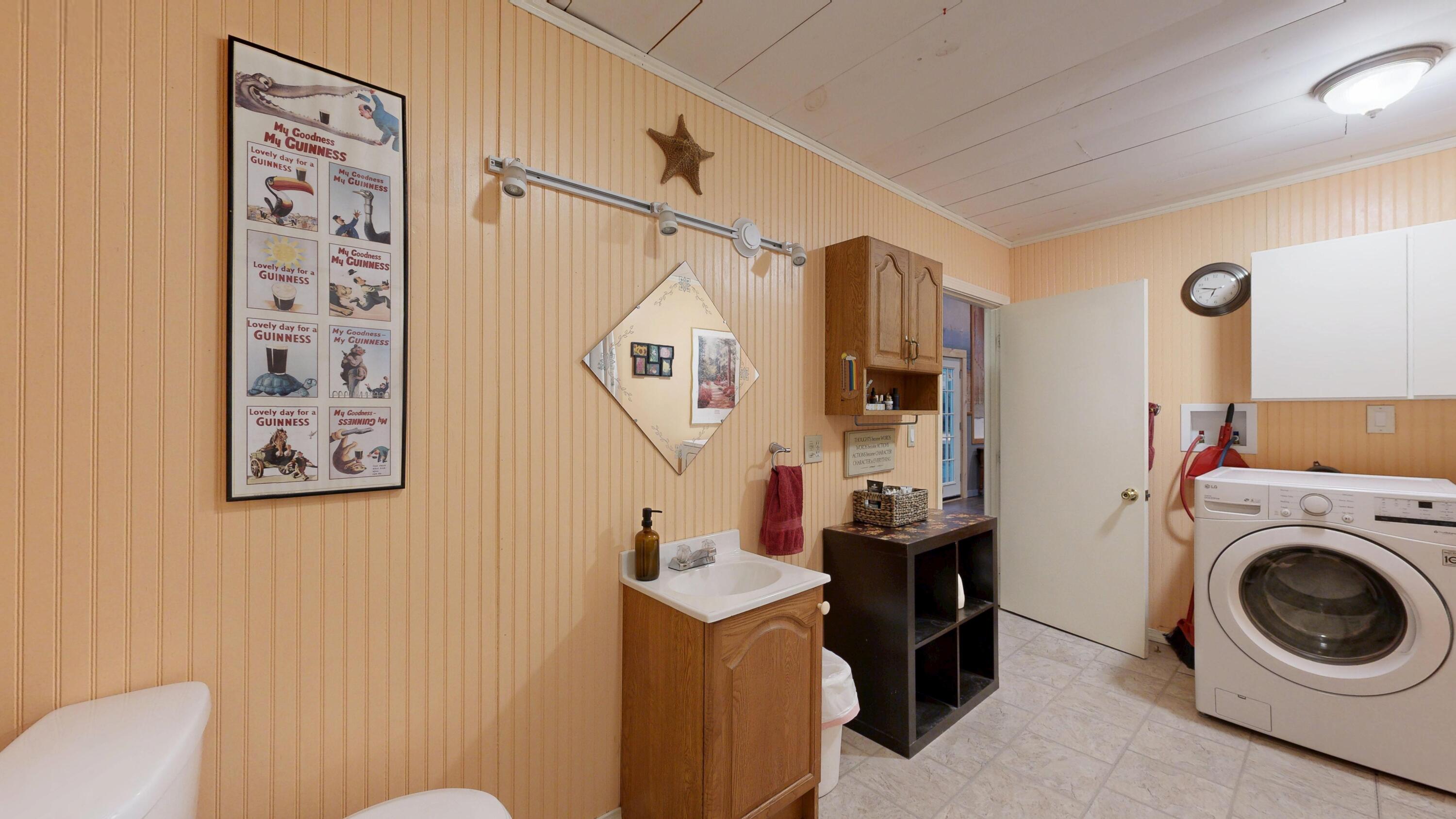 17 Turner Street Buckfield, ME 04220 - Photo 43 of 123 1st floor bath