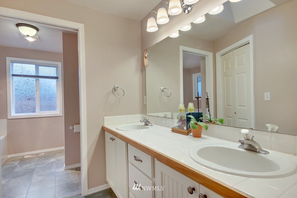 5923 59th Loop Southeast Lacey, WA 98513 - Photo 18 of 25 Gallery Image 18