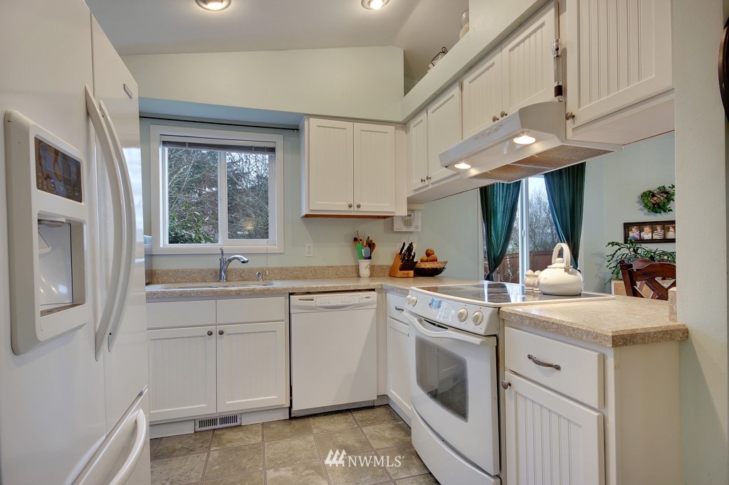 5923 59th Loop Southeast Lacey, WA 98513 - Photo 8 of 25 Gallery Image 8