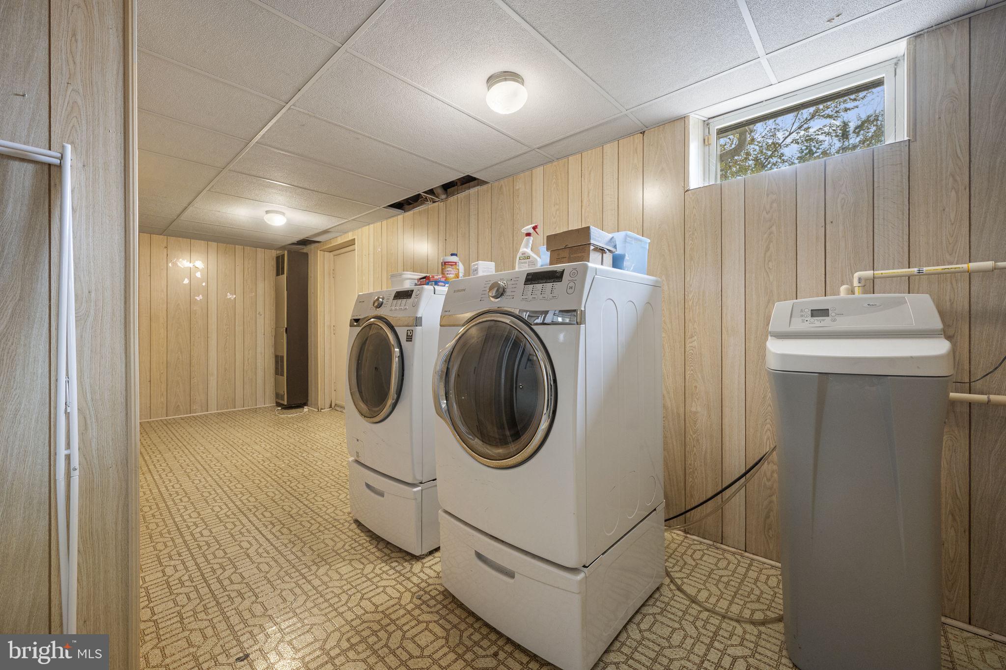 46 Green Acre Road Lititz, PA 17543 - Photo 26 of 44 a utility room with dryer and washer
