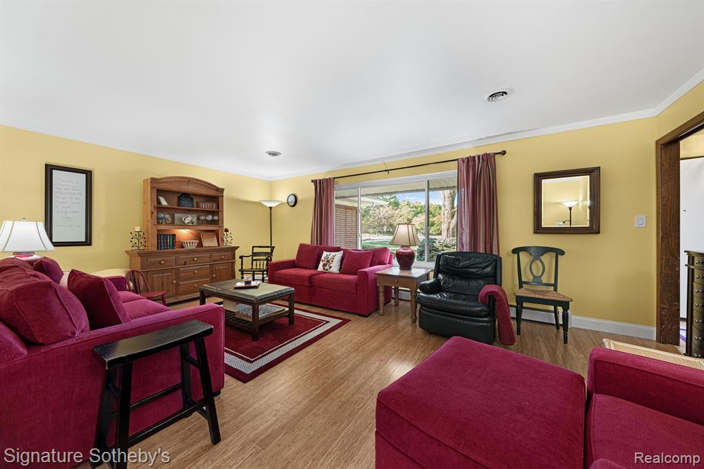 29734 Drake Road Farmington Hills, MI 48331 - Photo 4 of 35