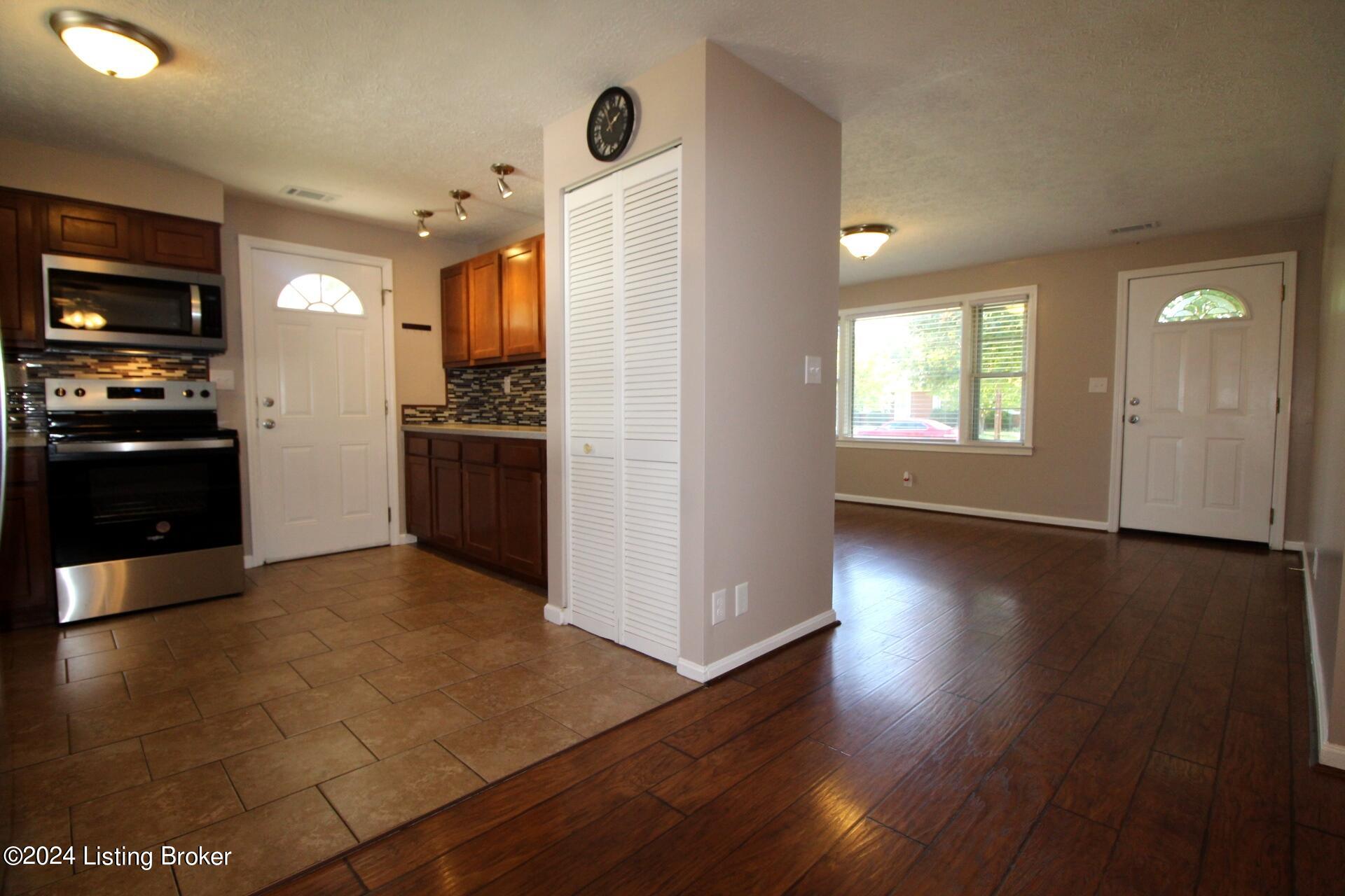6511 Delton Road Louisville, KY 40258 - Photo 20 of 73 IMG_5808