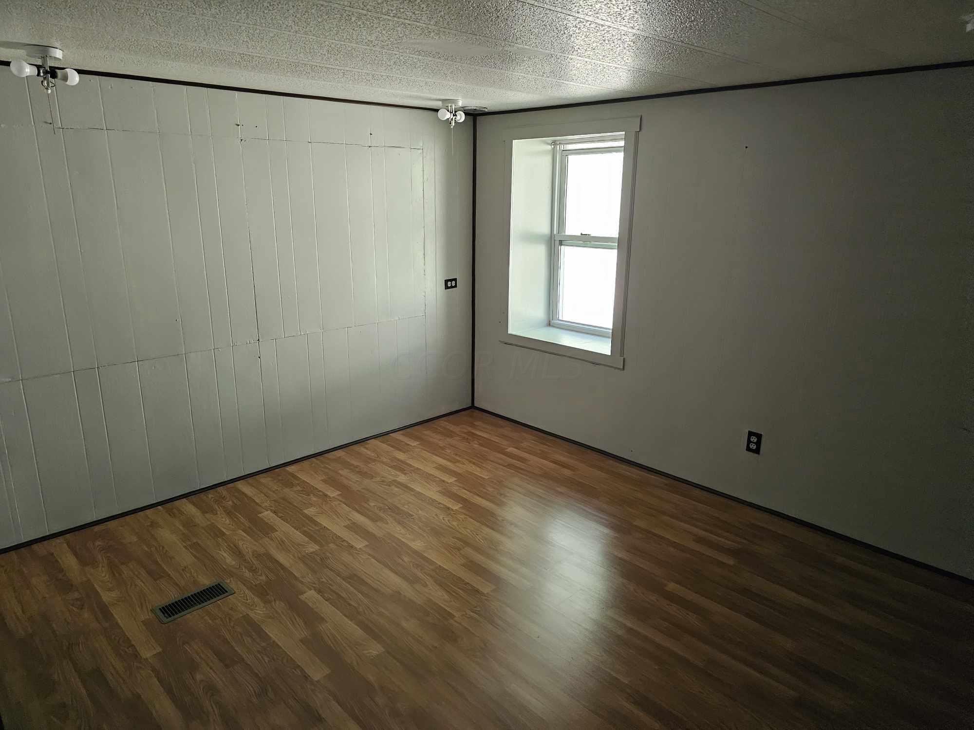 10885 Castor Road New Concord, OH 43762 - Photo 7 of 18 447689087_872152278059833_77682783446205