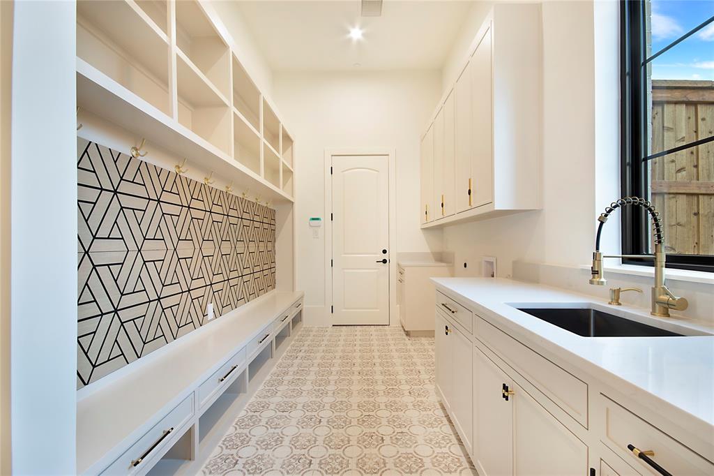 4222 Middleton Road Dallas, TX 75229 - Photo 18 of 40 a kitchen with a sink and cabinets